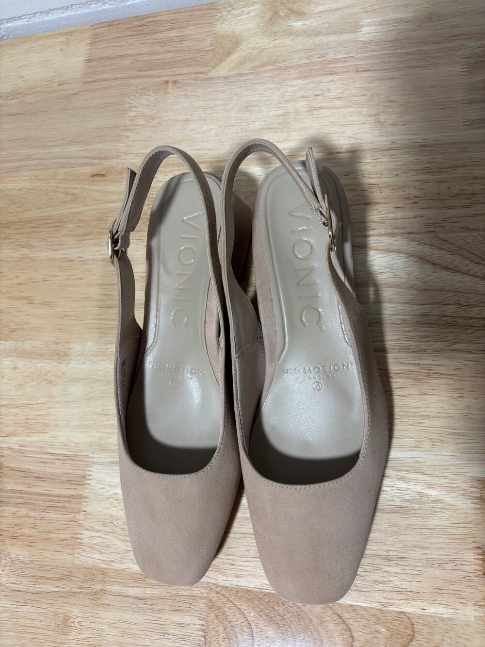 Vionic Reyes Women’s Slingback Pumps Size 8.5 Beige Suede Block Heel Shoes